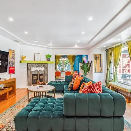 La Style Retreat Near Hollywood Sign & Star Alley